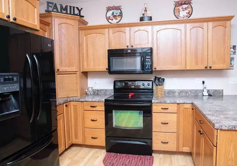 1734 Robin Rd, Waterloo, IA 50701 photo 5