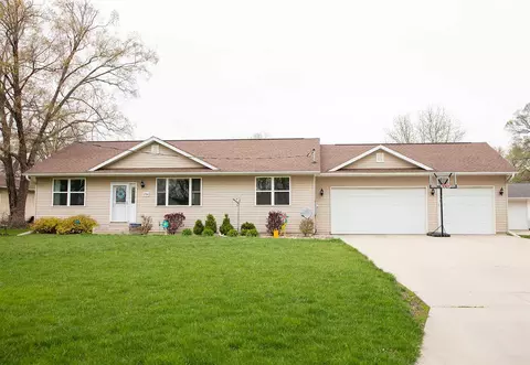 1734 Robin Rd, Waterloo, IA 50701 photo 1