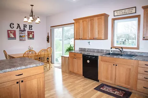1734 Robin Rd, Waterloo, IA 50701 photo 6