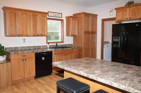 1734 Robin Rd, Waterloo, IA 50701 photo 3