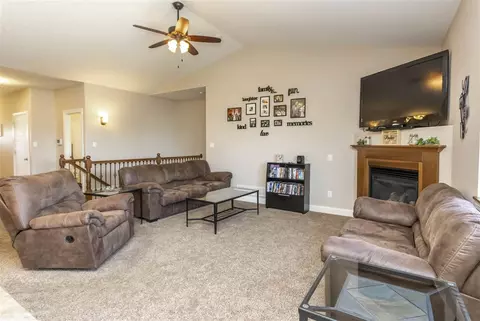 1886 Red Tail Dr, Waterloo, IA 50701 photo 4