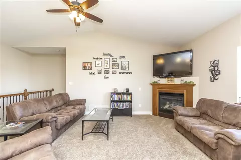 1886 Red Tail Dr, Waterloo, IA 50701 photo 3