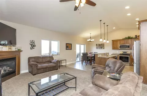 1886 Red Tail Dr, Waterloo, IA 50701 photo 5