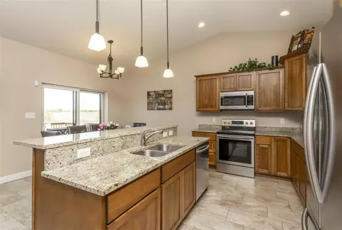 1886 Red Tail Dr, Waterloo, IA 50701 photo 7