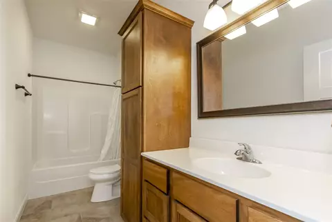 1886 Red Tail Dr, Waterloo, IA 50701 photo 16