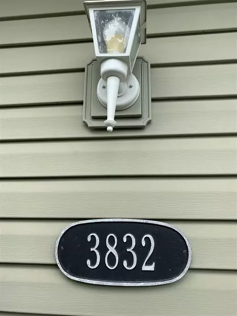 3832 Jay Ln, Waterloo, IA 50701 photo 2