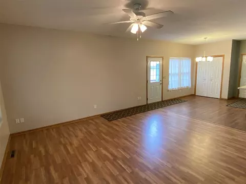 3832 Jay Ln, Waterloo, IA 50701 photo 4