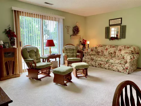 809 3rd St #5, Reinbeck, IA 50669 photo 2