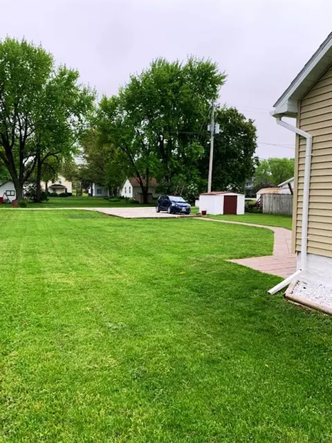 104 E Main St, Dunkerton, IA 50626 photo 11