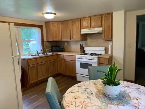 104 E Main St, Dunkerton, IA 50626 photo 3