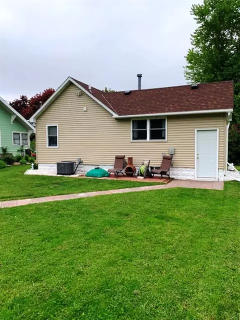 104 E Main St, Dunkerton, IA 50626 photo 12