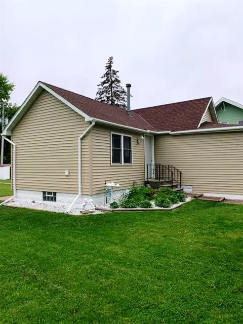104 E Main St, Dunkerton, IA 50626 photo 10