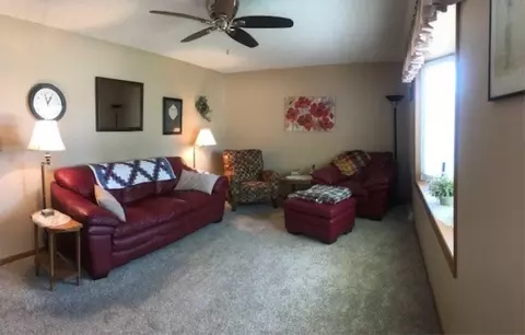 236 Devlin Cir, Cedar Falls, IA 50613 photo 2