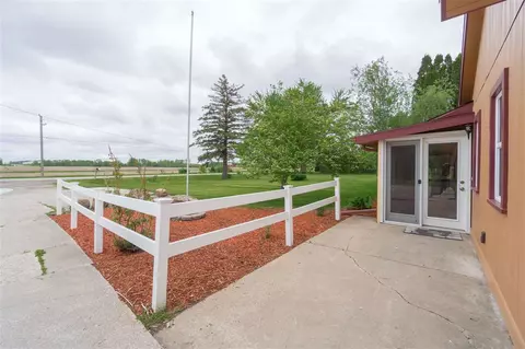 2558 Independence Ave, Waterloo, IA 50703 photo 3