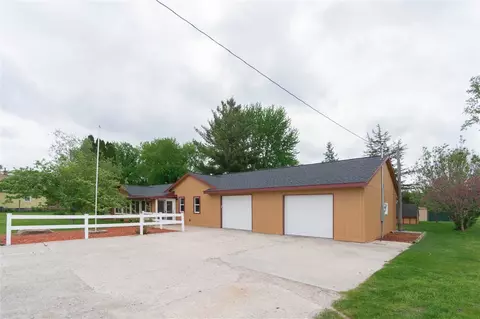 2558 Independence Ave, Waterloo, IA 50703 photo 2