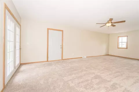 2558 Independence Ave, Waterloo, IA 50703 photo 9