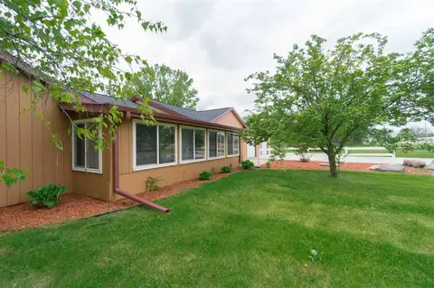 2558 Independence Ave, Waterloo, IA 50703 photo 4