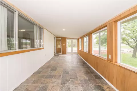 2558 Independence Ave, Waterloo, IA 50703 photo 5