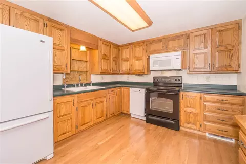 2558 Independence Ave, Waterloo, IA 50703 photo 13