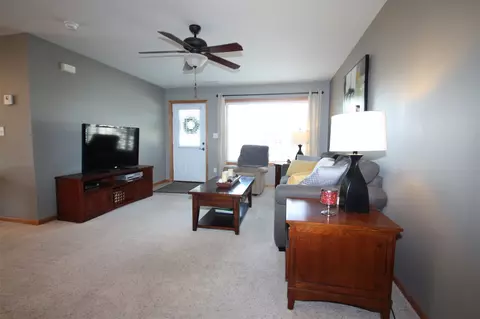 2106 Cord Rdg, Waterloo, IA 50701 photo 2