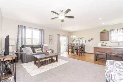 4420 Charm Dr, Waterloo, IA 50701 photo 4
