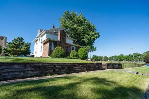 314 5th St, Gladbrook, IA 50635 photo 2