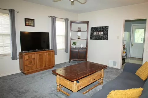 115 Bertch Ave, Waterloo, IA 50702 photo 4