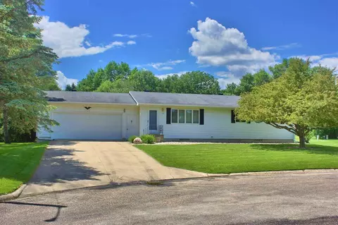 110 Hillside Dr, Sumner, IA 50674 photo 1