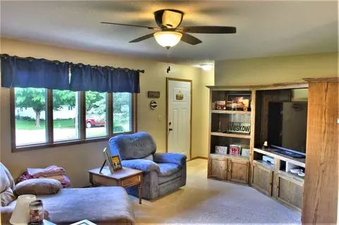 110 Hillside Dr, Sumner, IA 50674 photo 3