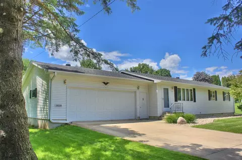 110 Hillside Dr, Sumner, IA 50674 photo 2