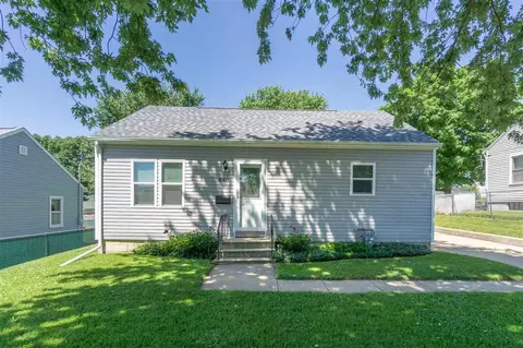 840 Maxwell St, Waterloo, IA 50701 photo 2