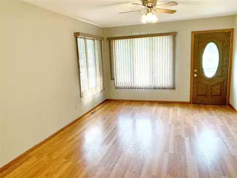 701 E Main St, Decorah, IA 52101 photo 7
