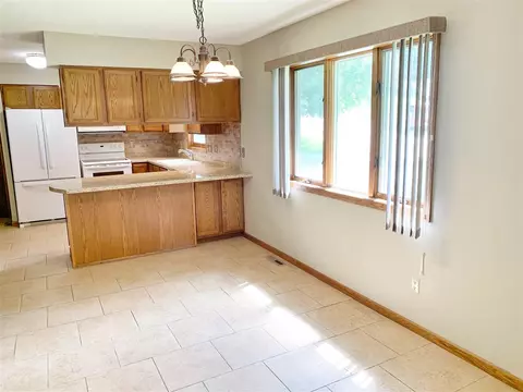 701 E Main St, Decorah, IA 52101 photo 4