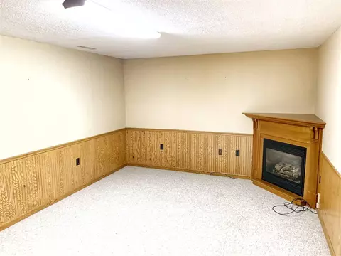 701 E Main St, Decorah, IA 52101 photo 14