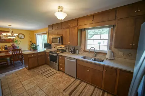 341 Longview Dr, Waterloo, IA 50701 photo 9