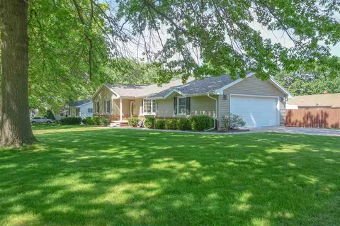 341 Longview Dr, Waterloo, IA 50701 photo 2