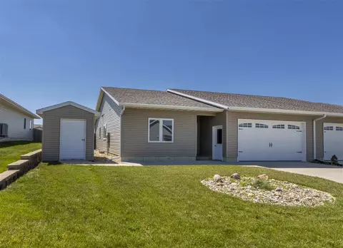 4110 Mockingbird Ln, Waterloo, IA 50702 photo 2
