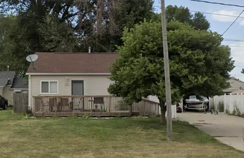1206 Black Hawk Rd, Waterloo, IA 50701 photo 1