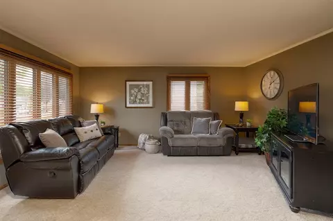 122 Devlin Cir, Cedar Falls, IA 50613 photo 3