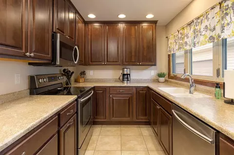 122 Devlin Cir, Cedar Falls, IA 50613 photo 9