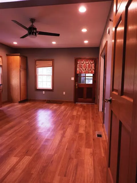 207 N Maple St, Sumner, IA 50674 photo 3