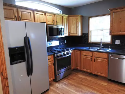 207 N Maple St, Sumner, IA 50674 photo 4