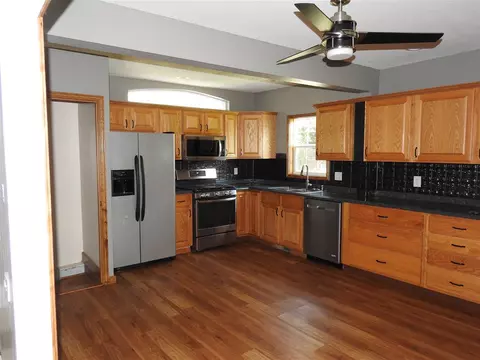 207 N Maple St, Sumner, IA 50674 photo 2