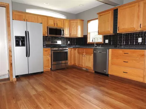 207 N Maple St, Sumner, IA 50674 photo 6