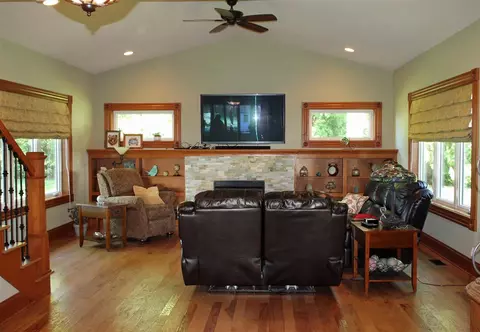 3845 E Gresham Rd, Dunkerton, IA 50626 photo 9