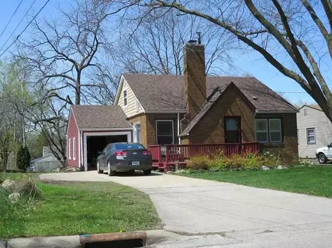 128 S Hackett Rd, Waterloo, IA 50701 photo 1