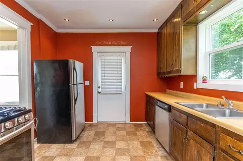 1204 Bertch Ave, Waterloo, IA 50702 photo 9