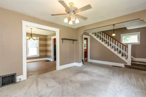 1204 Bertch Ave, Waterloo, IA 50702 photo 2