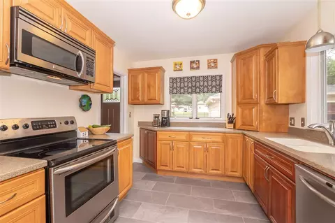 348 Ivanhoe Rd, Waterloo, IA 50701 photo 10