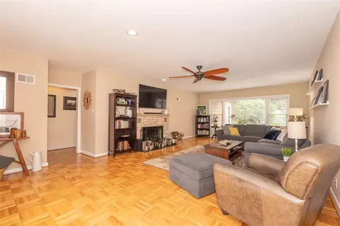 348 Ivanhoe Rd, Waterloo, IA 50701 photo 5
